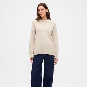 GAP Women's Beige Crew Neck Sweater